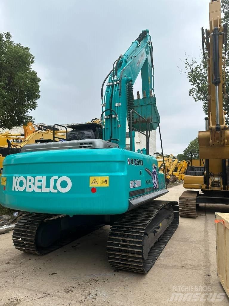 Kobelco SK 200 Vikšriniai ekskavatoriai