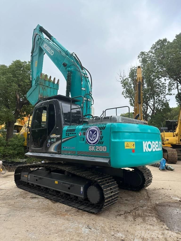 Kobelco SK 200 Vikšriniai ekskavatoriai