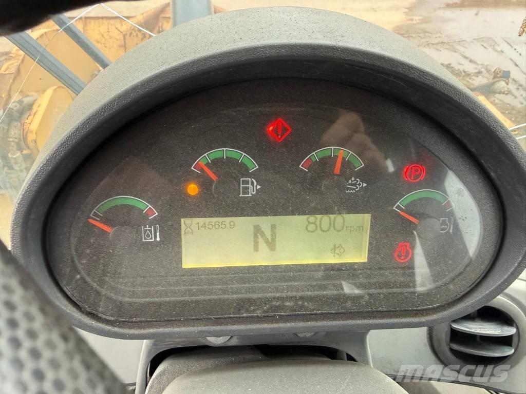 CAT 938 M Naudoti ratiniai krautuvai