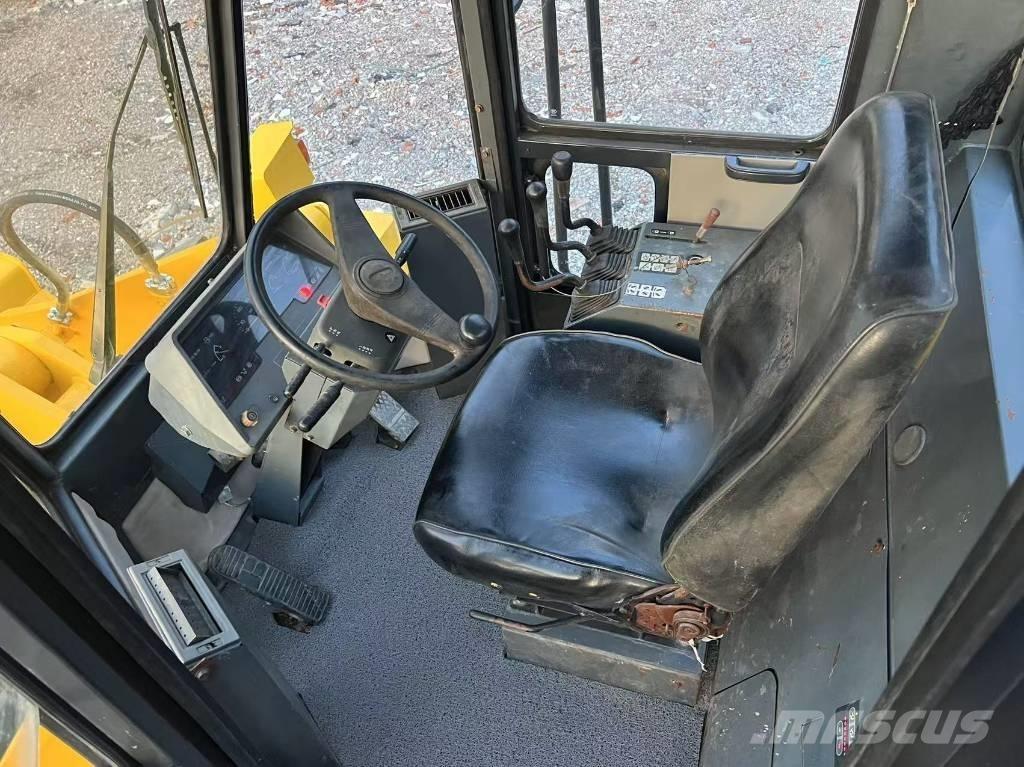 Komatsu WA 320-3 Naudoti ratiniai krautuvai