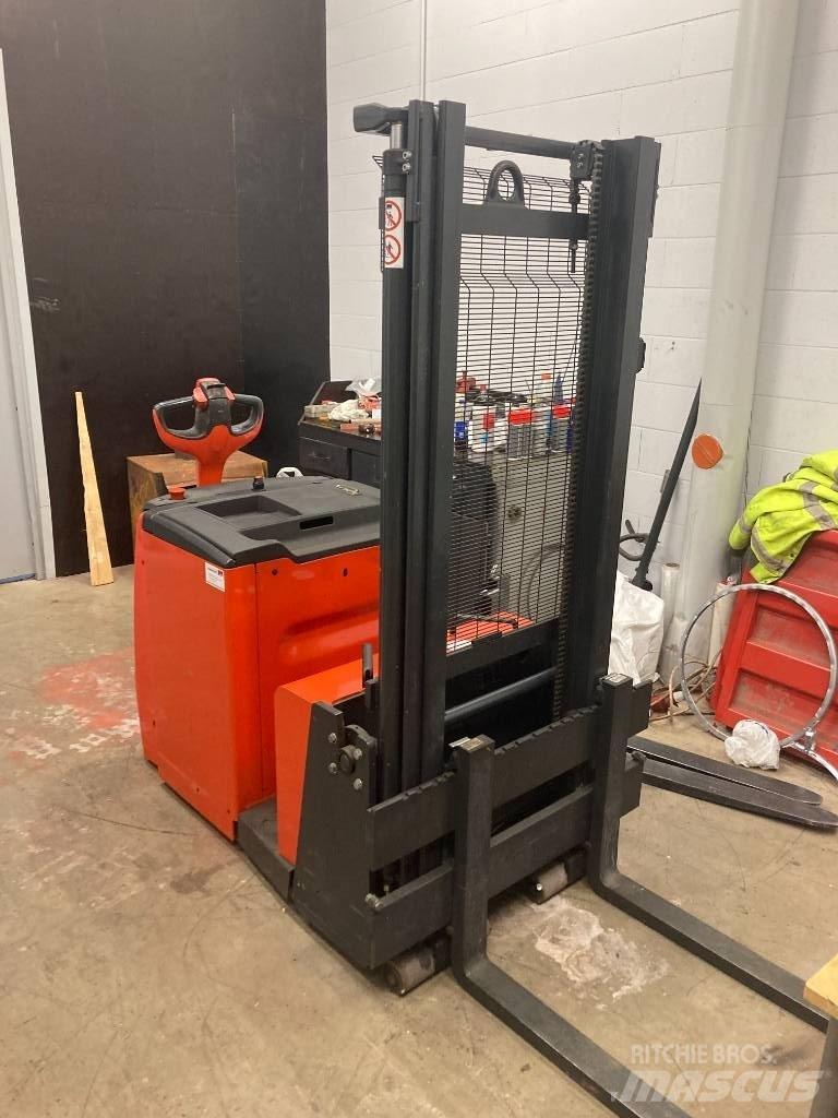 Linde L12AC Rankiniai vėžimėliai