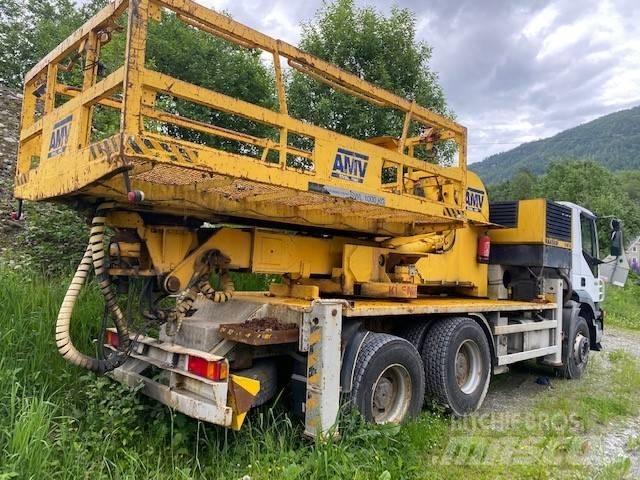Iveco TRAKKER Automobiliniai kranai