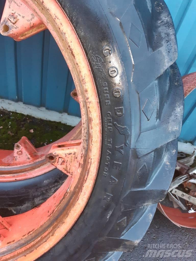 Goodyear 12.4-36 Padangos, ratai ir ratlankiai