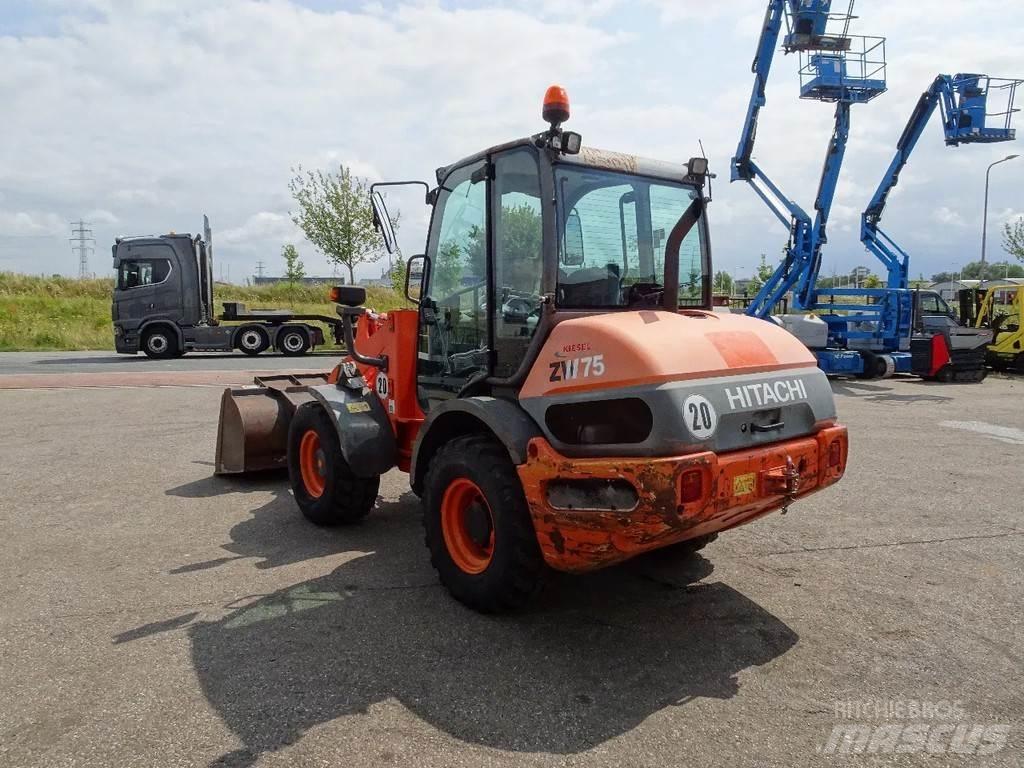 Hitachi ZW75 Statyba - Kita
