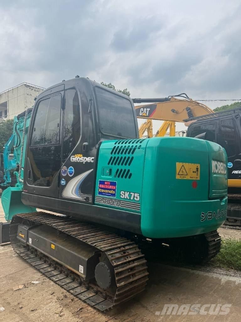 Kobelco SK 75 Vidutinės galios ekskavatoriai 7-12 t