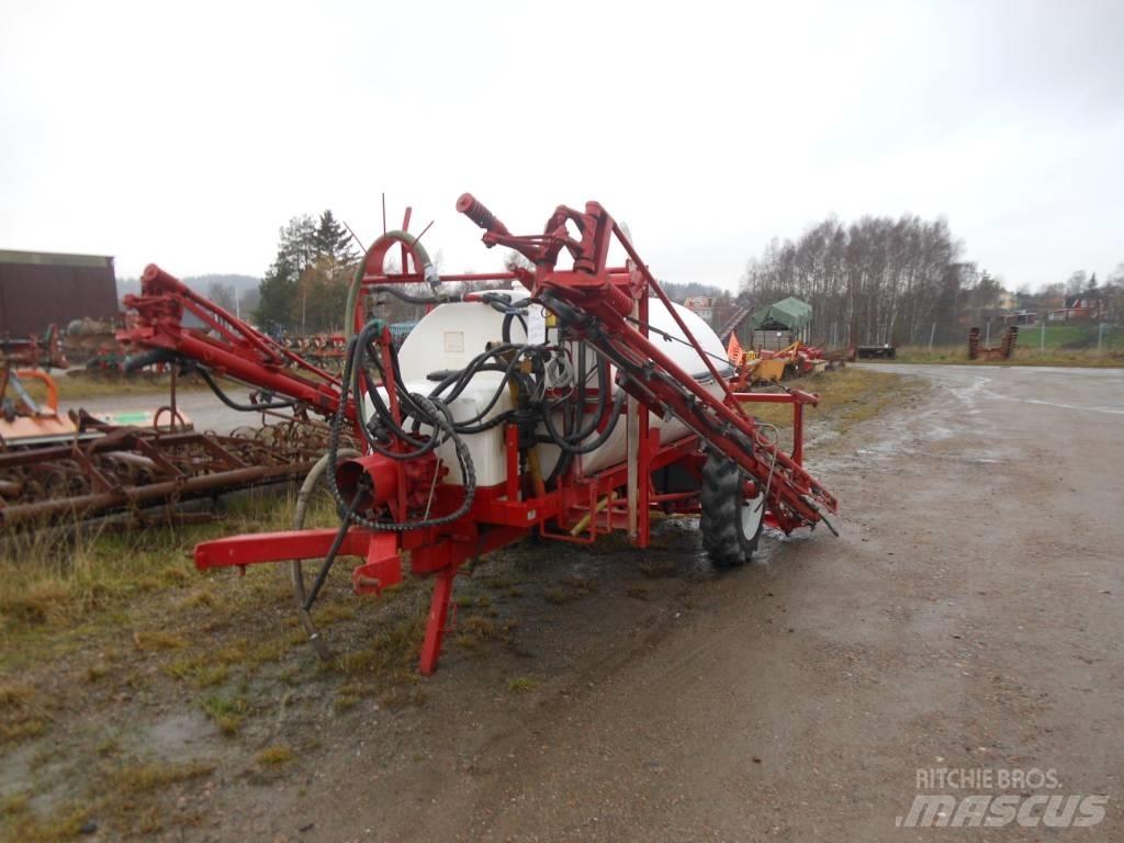 Lindus SPRUTA 2400L Prikabinami purkštuvai