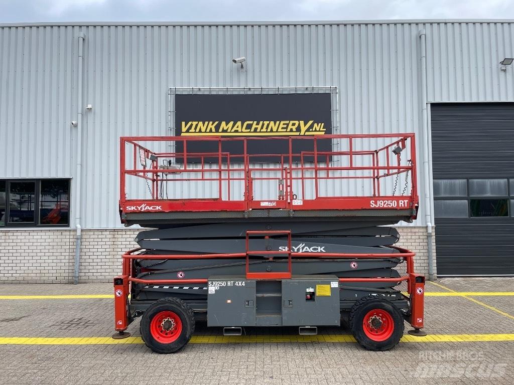 SkyJack SJ 9250 RT Žirkliniai keltuvai