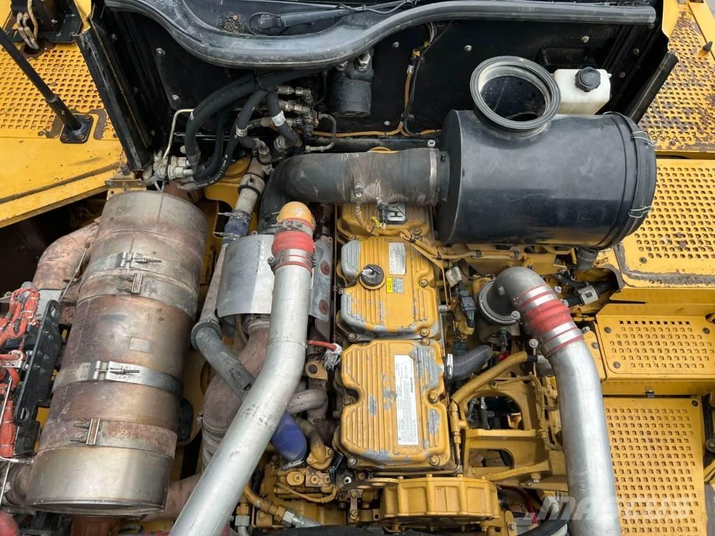 CAT 735 | 735B Karjeriniai savivarčiai