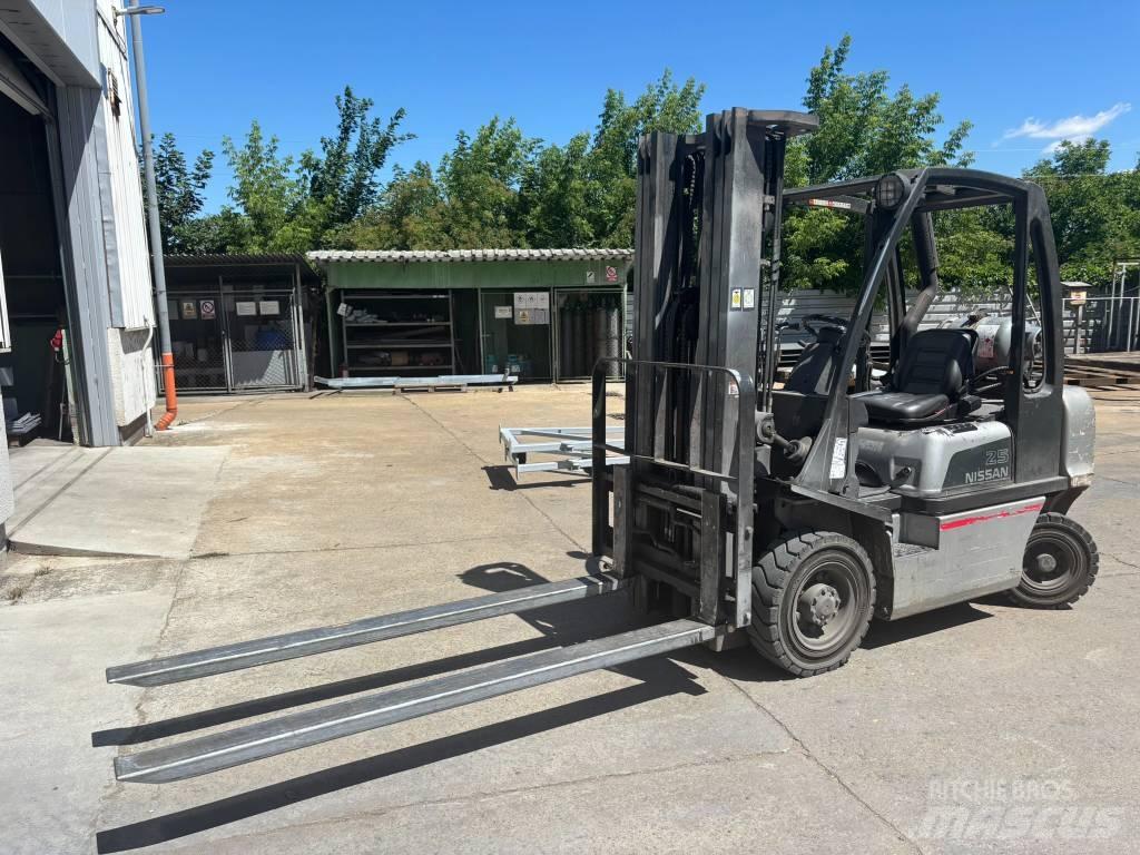Nissan UD02A25PQ LPG (dujiniai) krautuvai