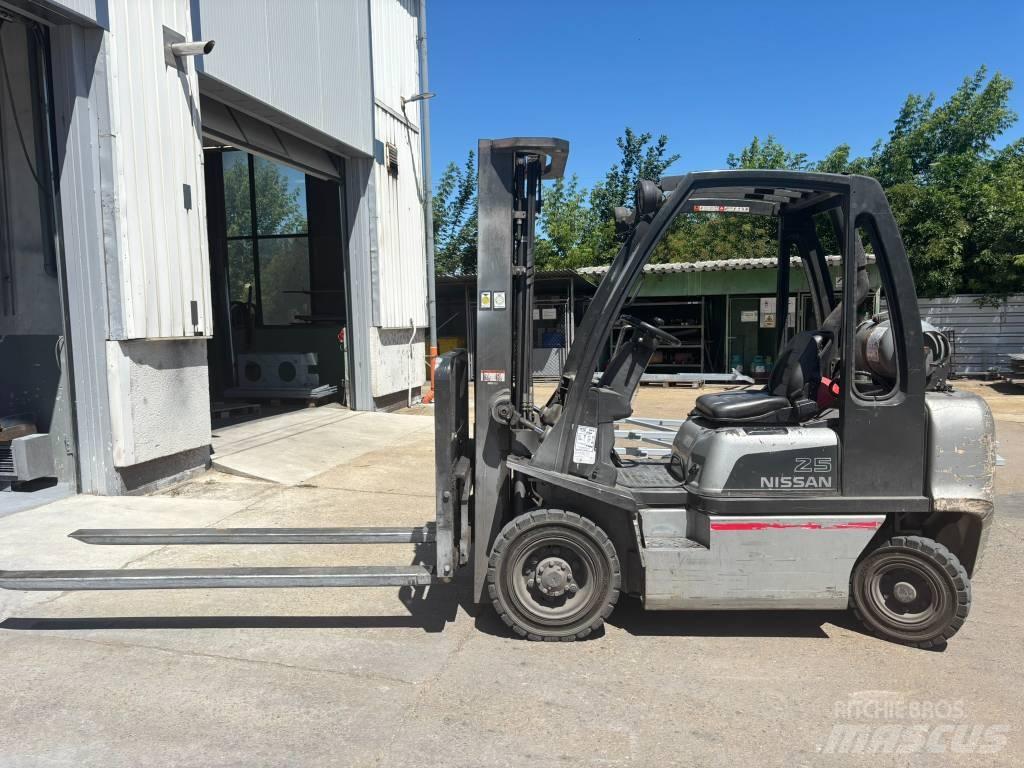 Nissan UD02A25PQ LPG (dujiniai) krautuvai