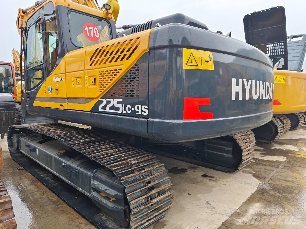Hyundai R225LC-9S Vikšriniai ekskavatoriai