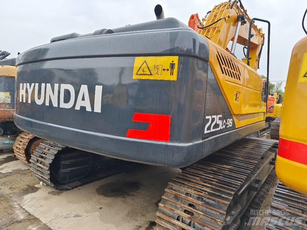 Hyundai R225LC-9S Vikšriniai ekskavatoriai