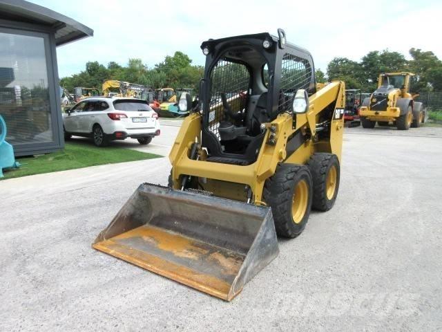 CAT 226 D Krautuvai su šoniniu pasukimu