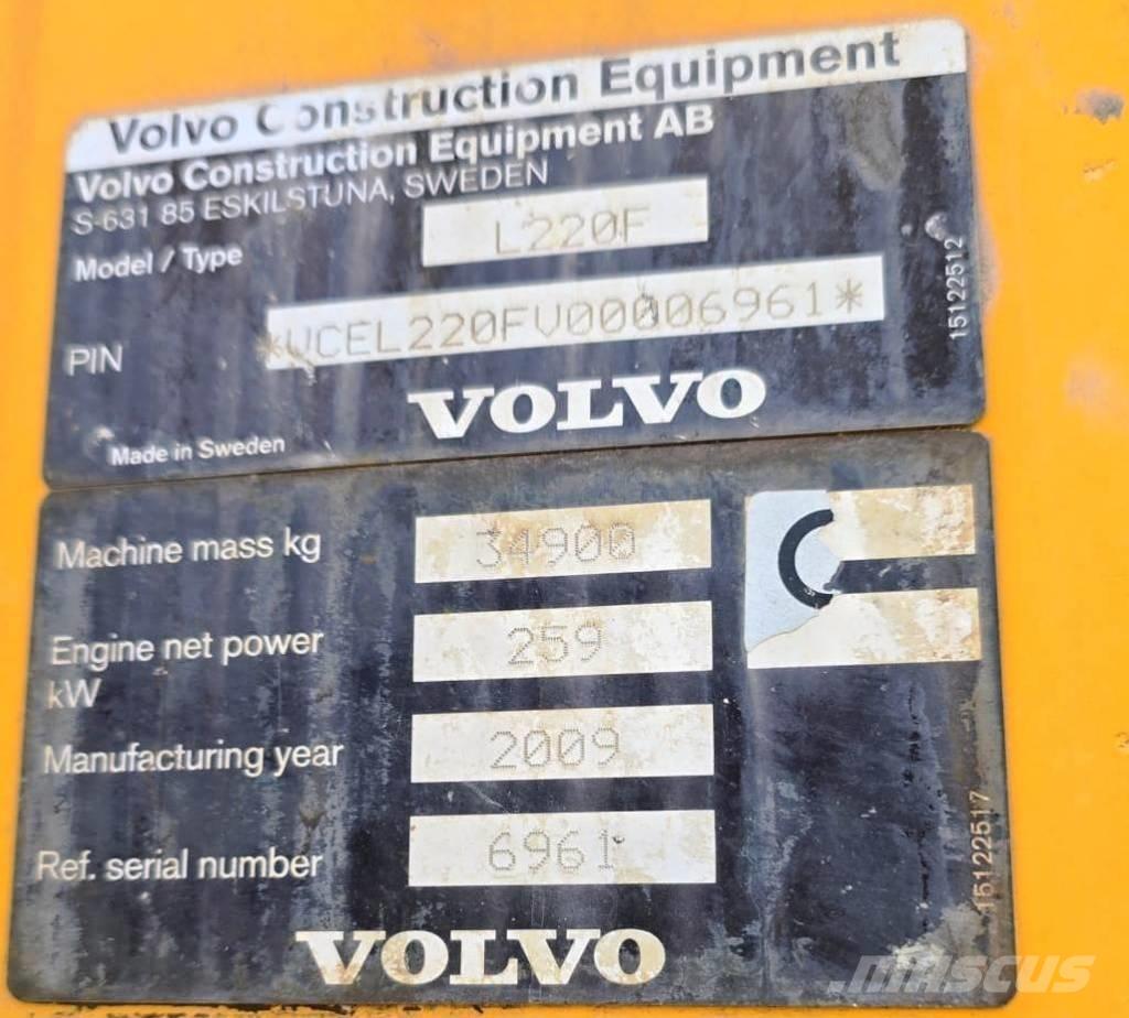 Volvo L 220 F Naudoti ratiniai krautuvai