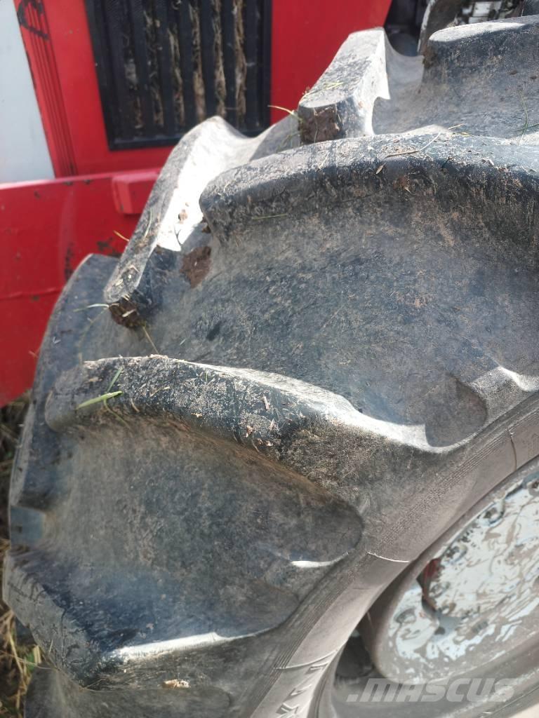 Massey Ferguson 2725 Traktoriai