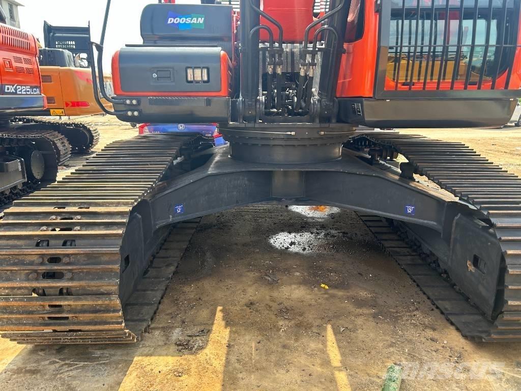Doosan DX 225 LC Vikšriniai ekskavatoriai