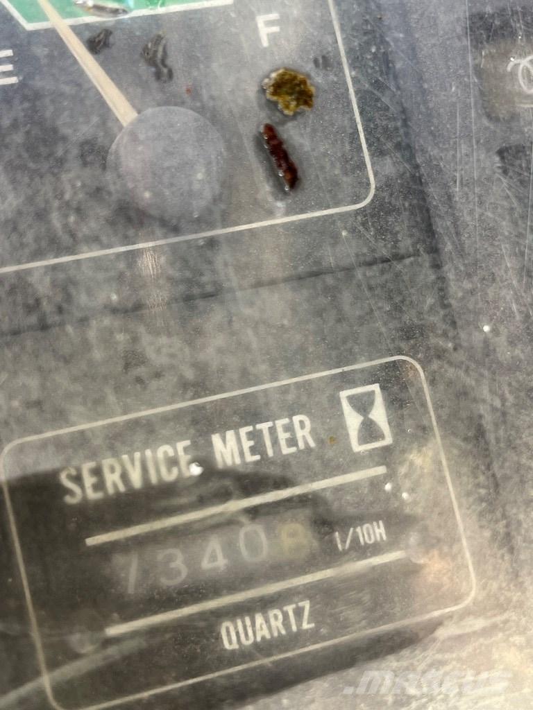 Hitachi EX 200-1 Vikšriniai ekskavatoriai