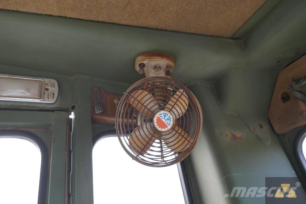 CAT 130G Ex-army Greideriai