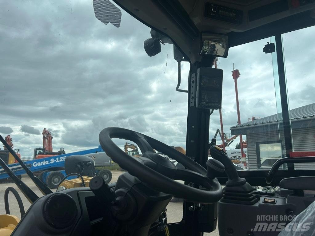 CAT 906 Naudoti ratiniai krautuvai