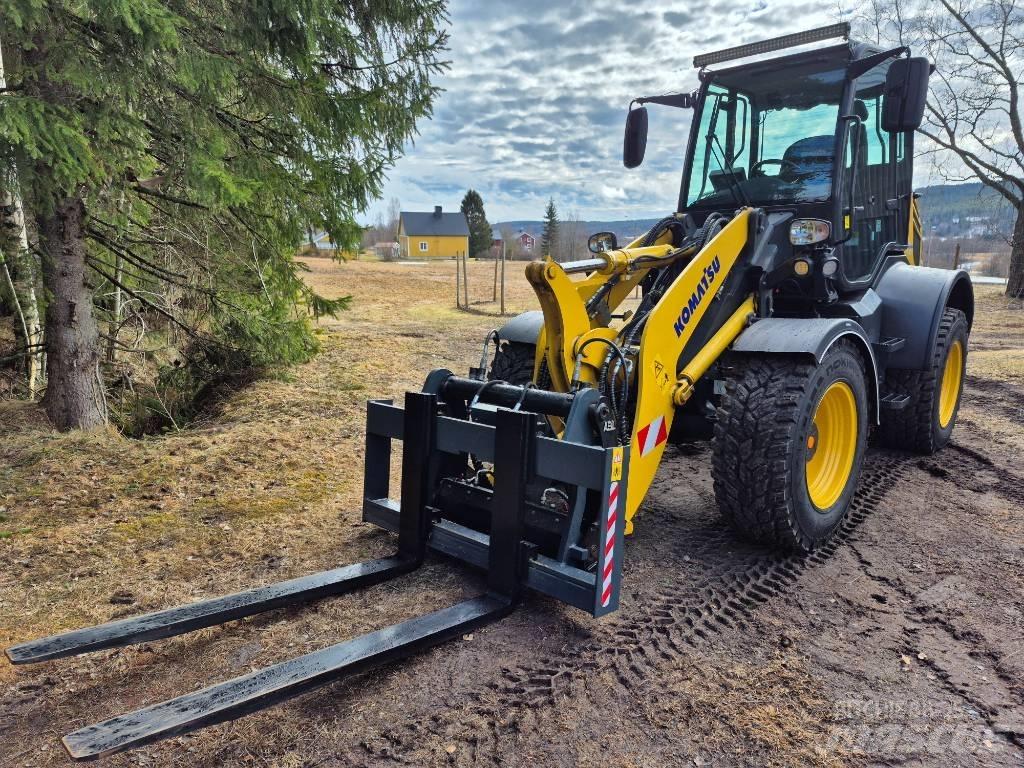 Komatsu WA 100 M Naudoti ratiniai krautuvai