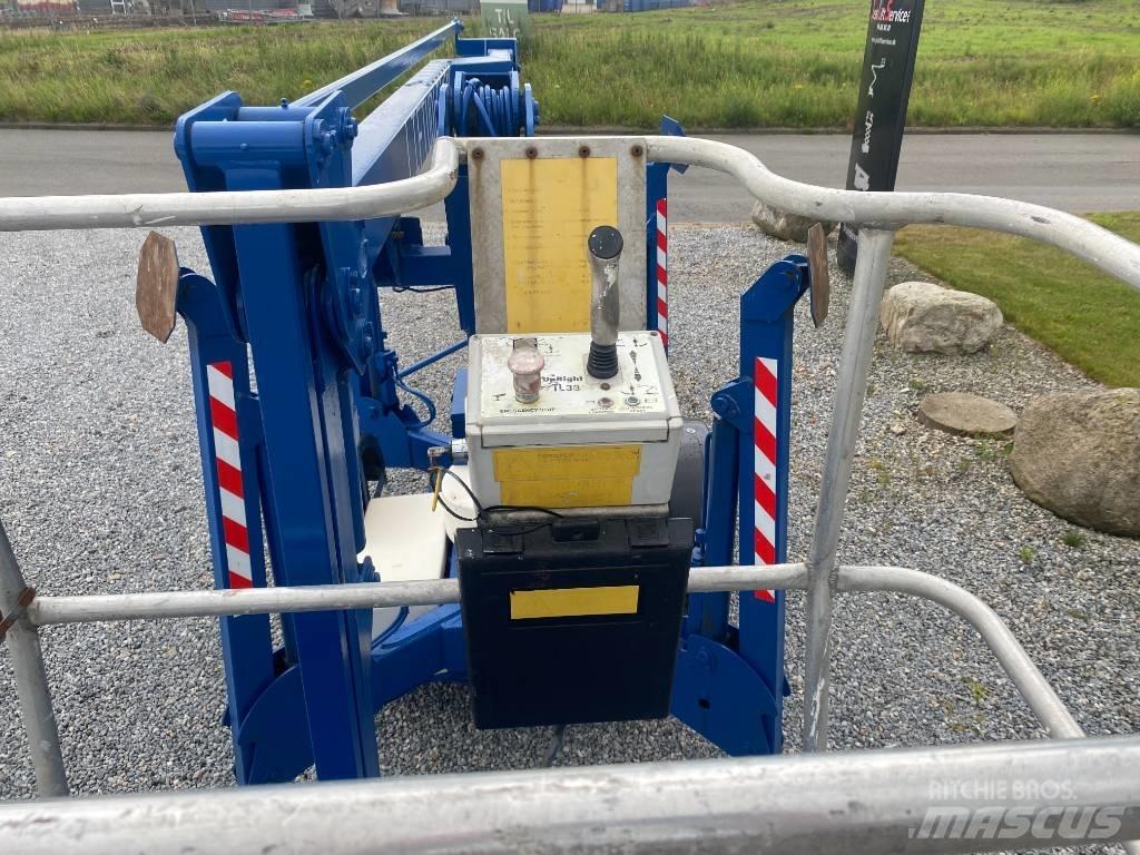 UpRight TL38 Ant priekabų montuojamos kėlimo platformos