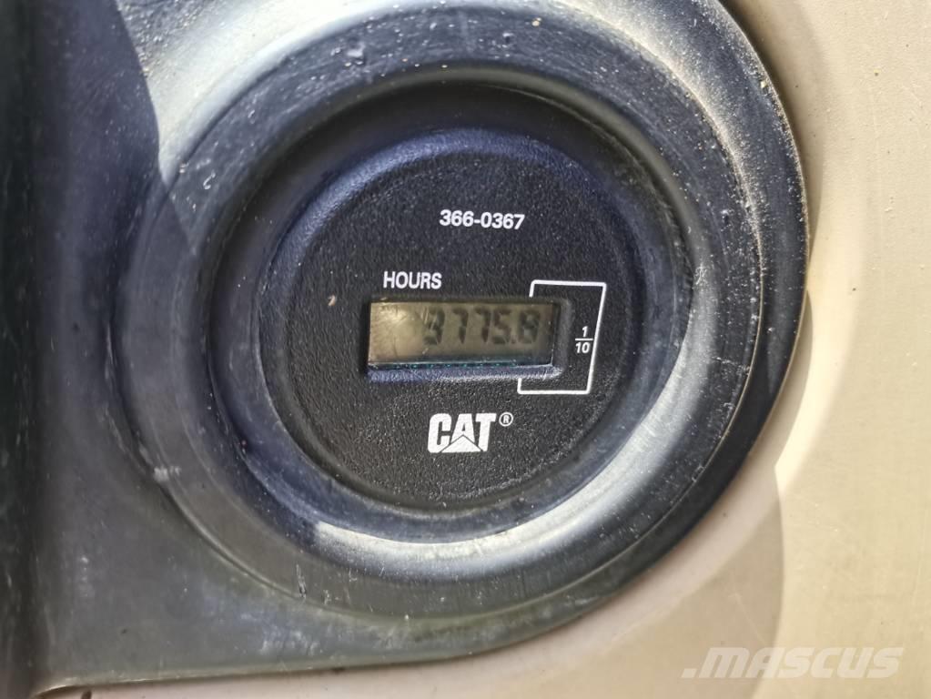 CAT 320 C L Vikšriniai ekskavatoriai