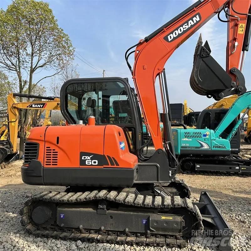 Doosan DX 60 Vikšriniai ekskavatoriai