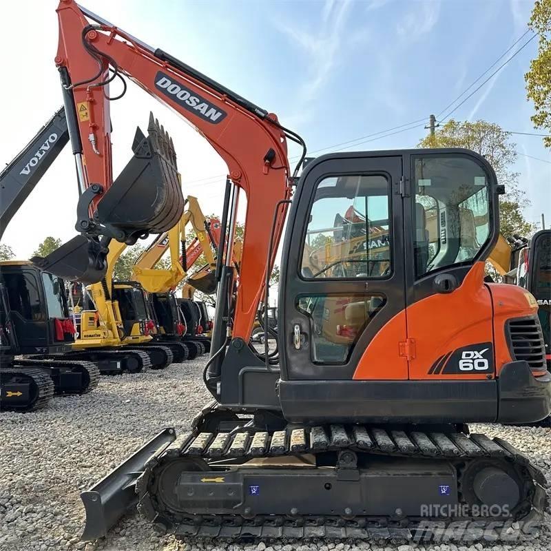 Doosan DX 60 Vikšriniai ekskavatoriai
