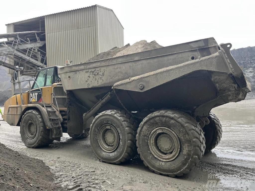 CAT 730 C Karjeriniai savivarčiai