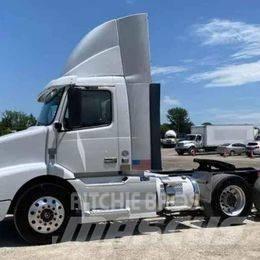 Volvo VNL 64T200 Naudoti vilkikai