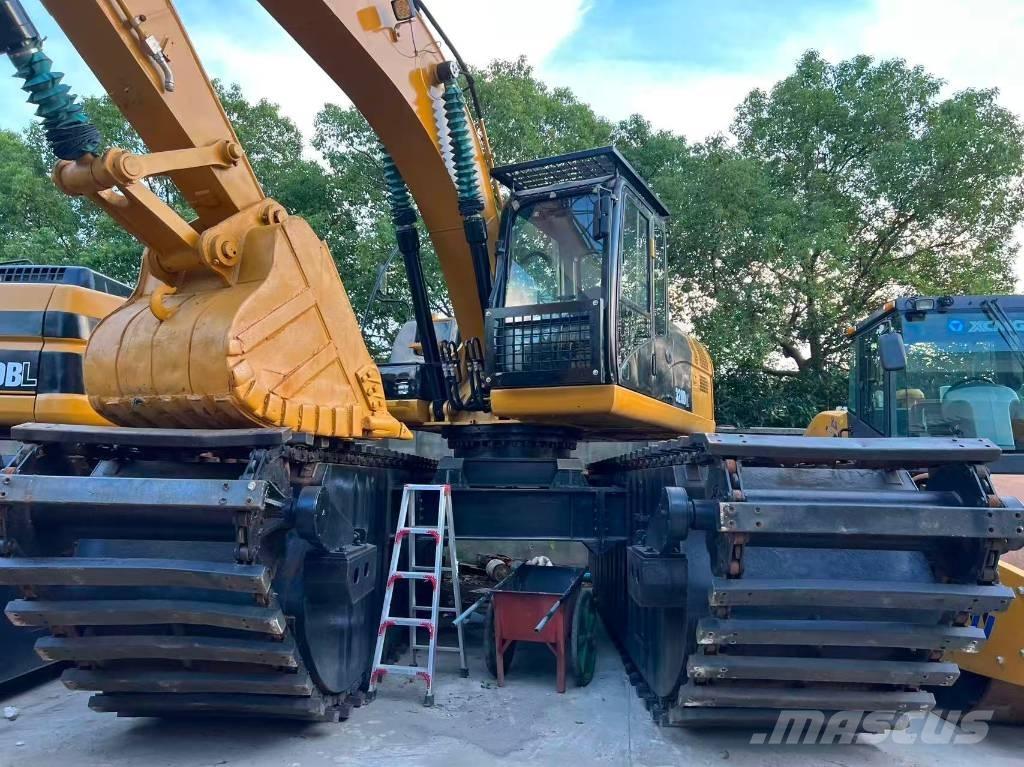 CAT 320D2 Amfibiniai ekskavatoriai