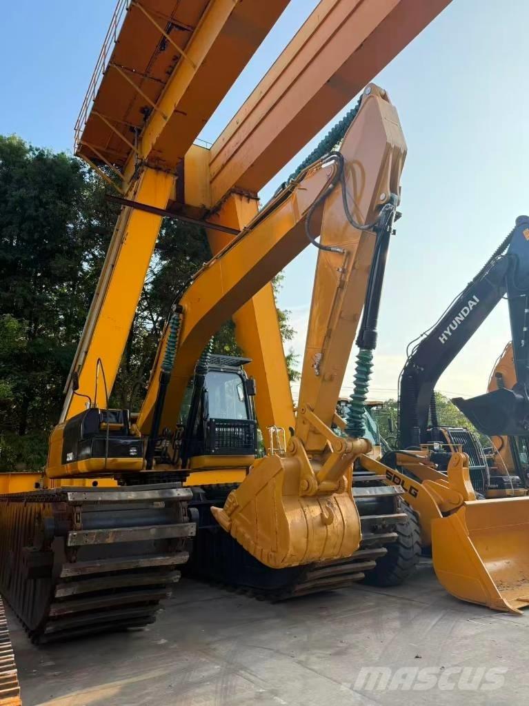CAT 320D2 Amfibiniai ekskavatoriai