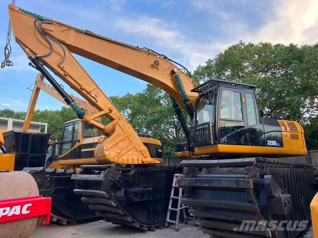 CAT 320D2 Amfibiniai ekskavatoriai