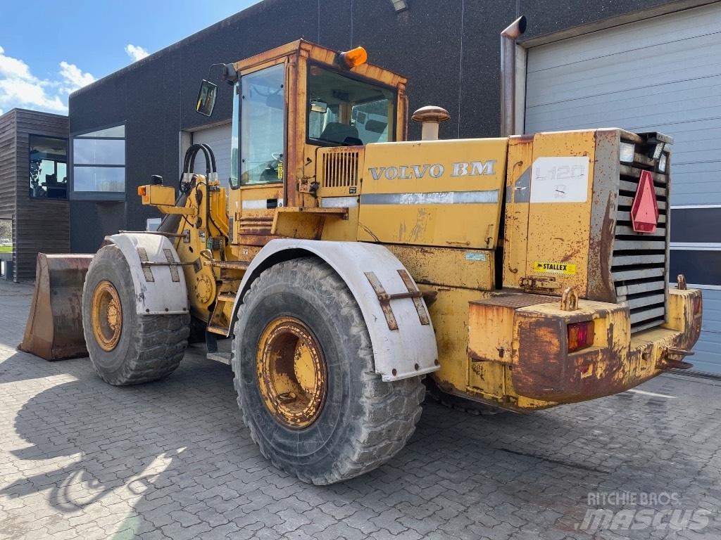Volvo L120B Naudoti ratiniai krautuvai