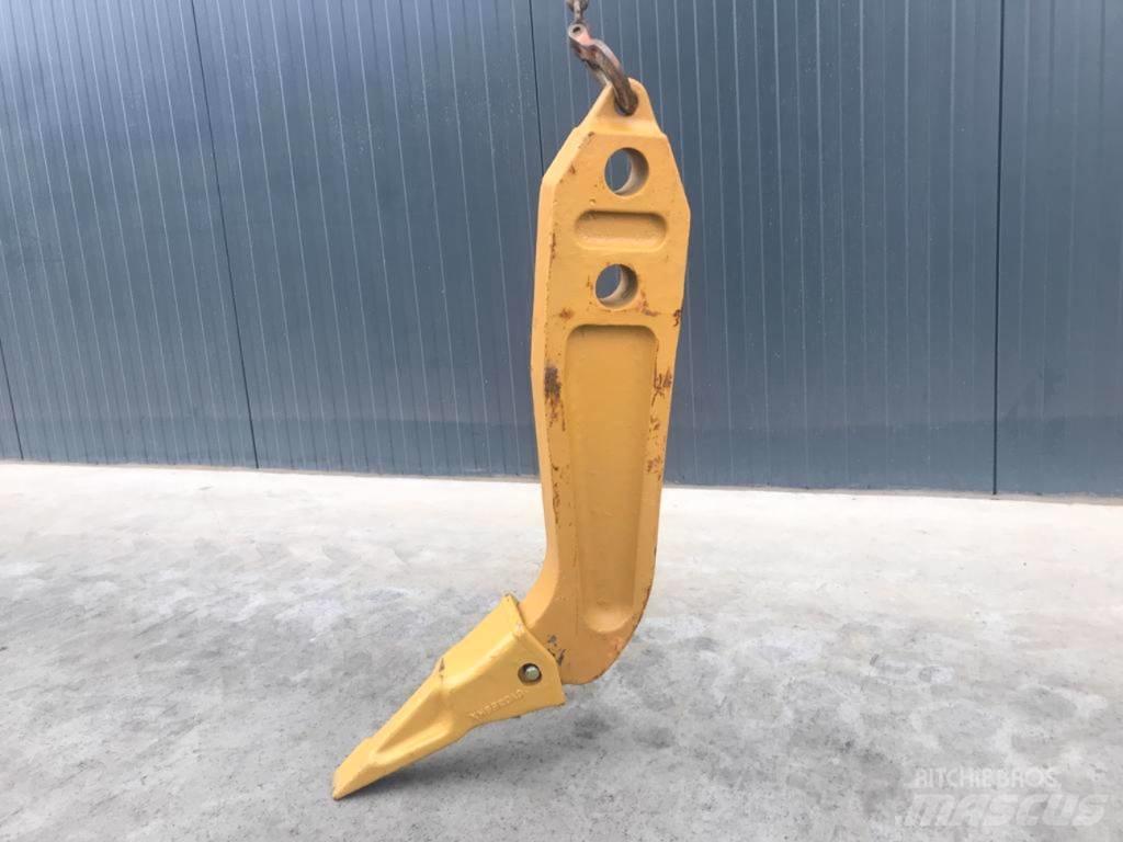 Komatsu D61 Shank Kultivatoriai-purentuvai