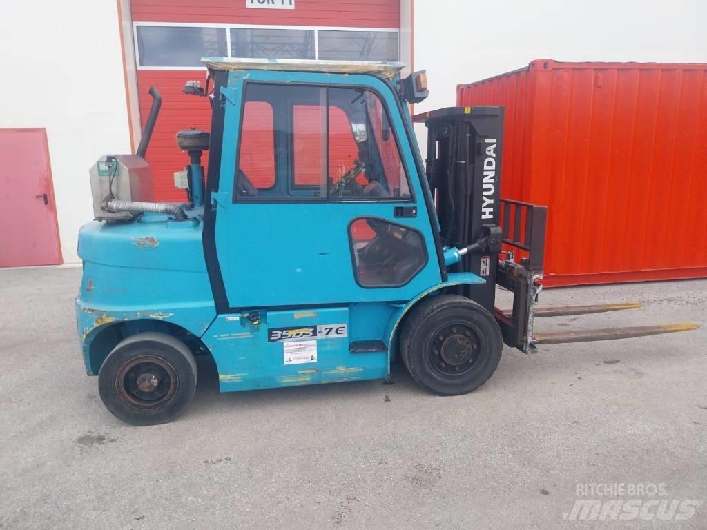Hyundai 35 DS-7 Dyzeliniai krautuvai