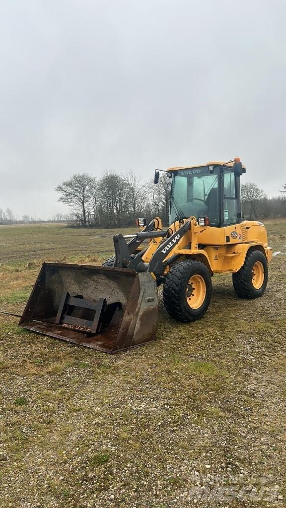 Volvo L 30 G Naudoti ratiniai krautuvai