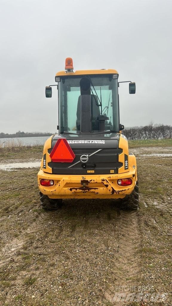 Volvo L 30 G Naudoti ratiniai krautuvai