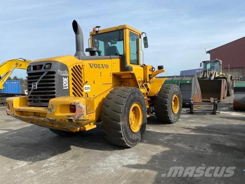 Volvo L 120 E Naudoti ratiniai krautuvai