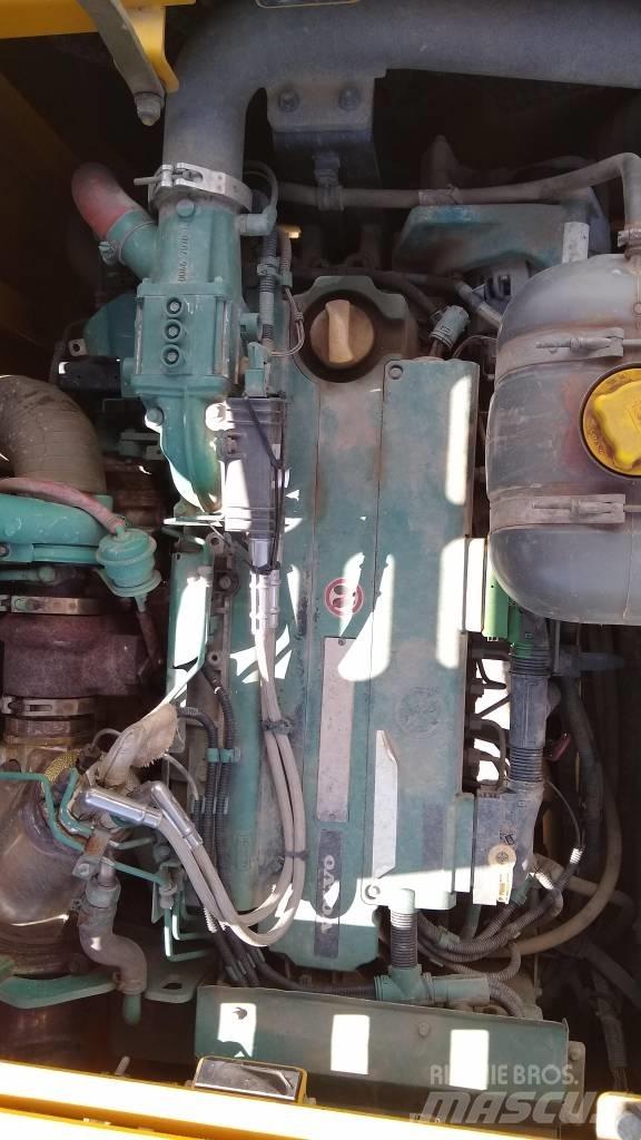 Volvo EC220DL Vikšriniai ekskavatoriai