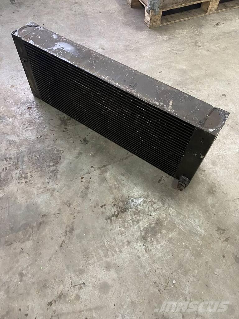 Liebherr A934C Radiatoriai