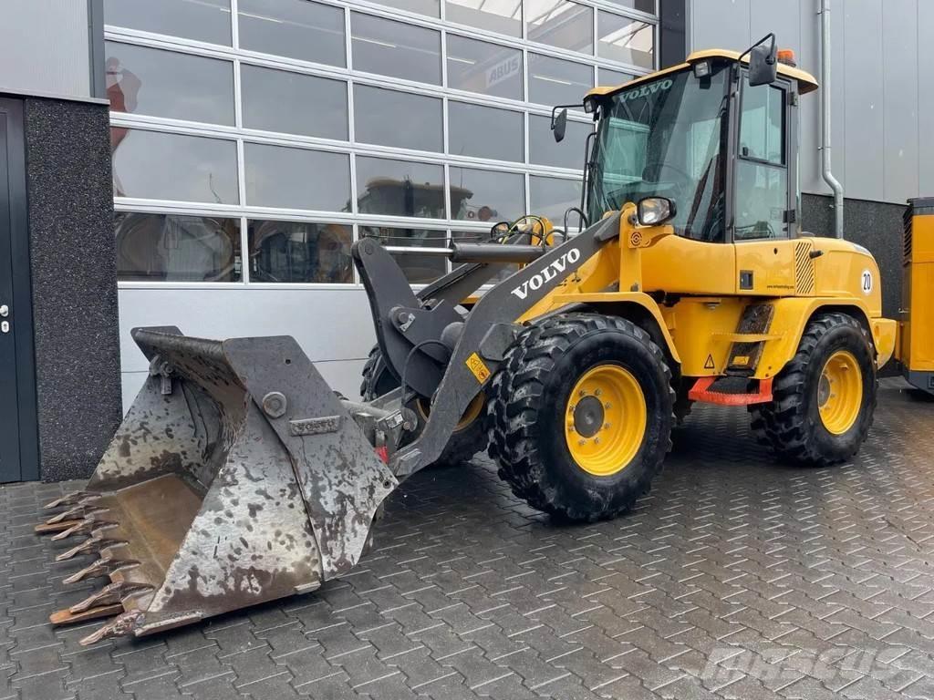 Volvo L30G Naudoti ratiniai krautuvai