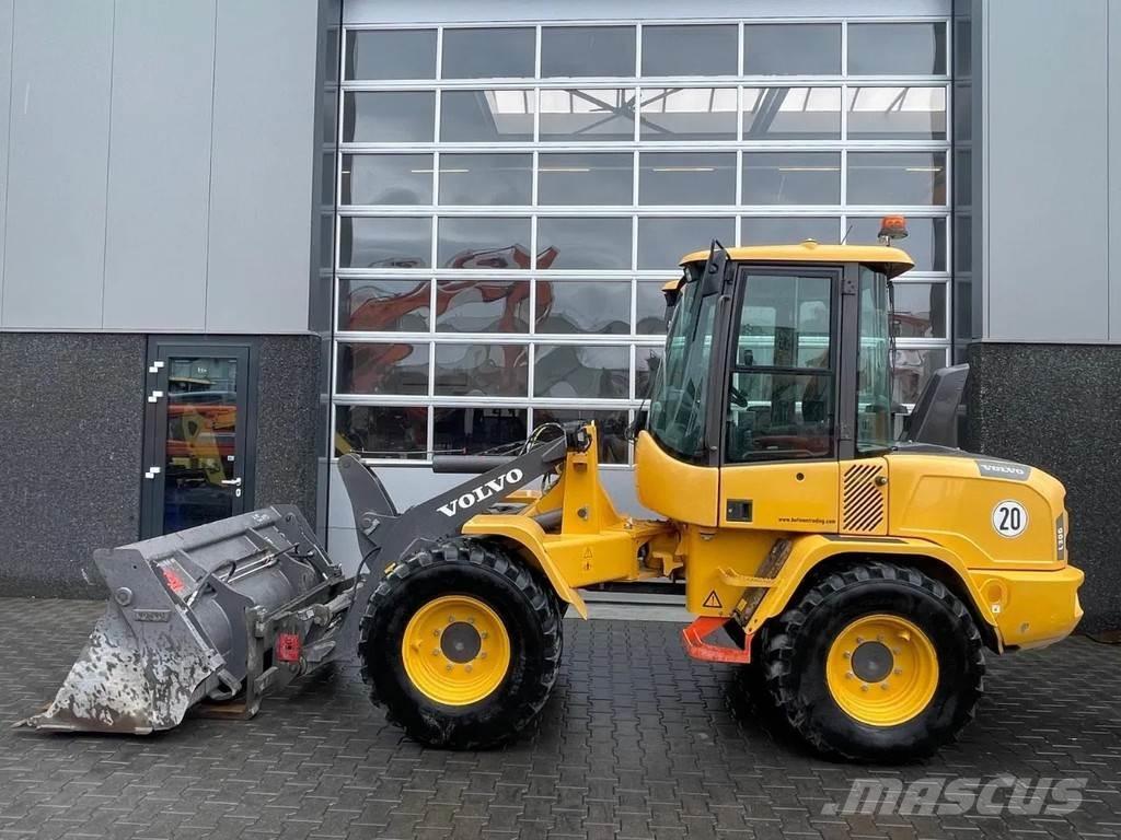 Volvo L30G Naudoti ratiniai krautuvai