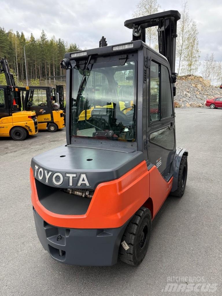 Toyota 52-8 FDJF 35 Dyzeliniai krautuvai