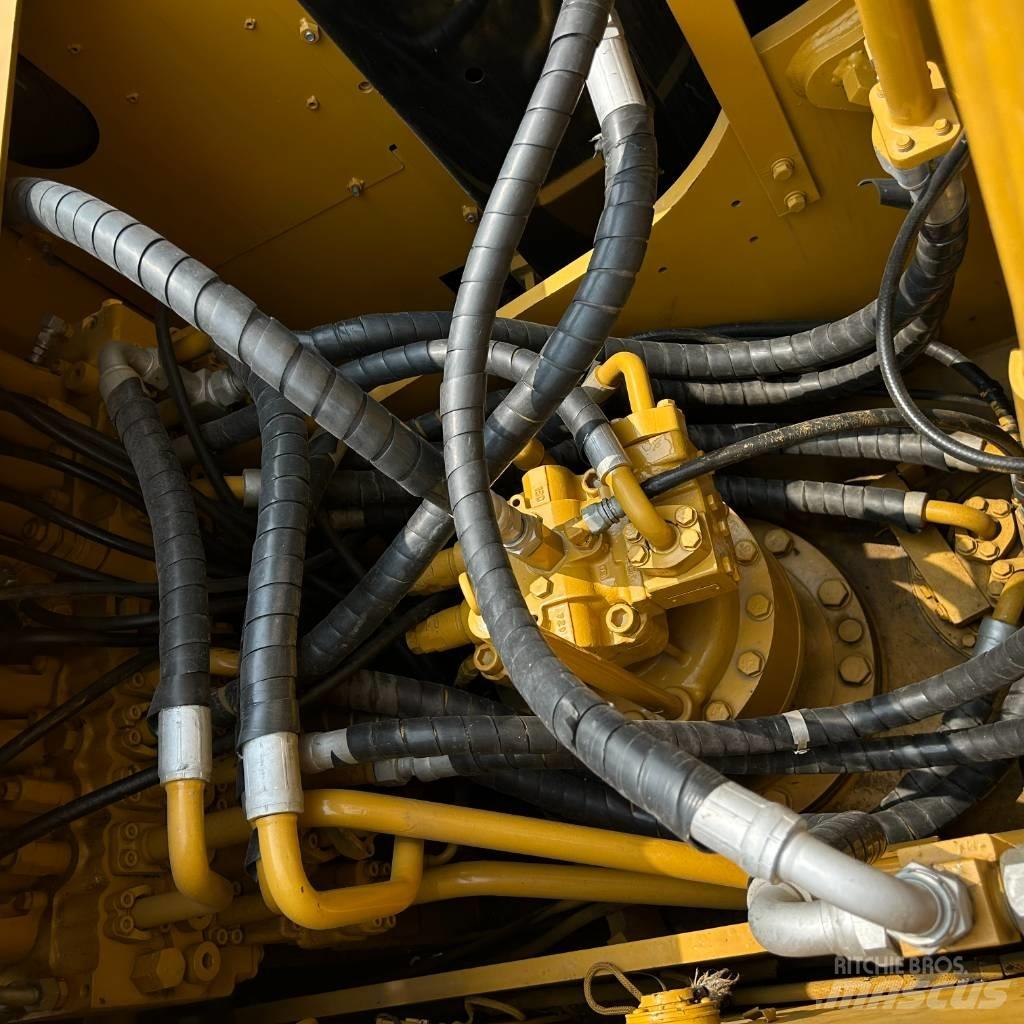 CAT 323D2L Vikšriniai ekskavatoriai