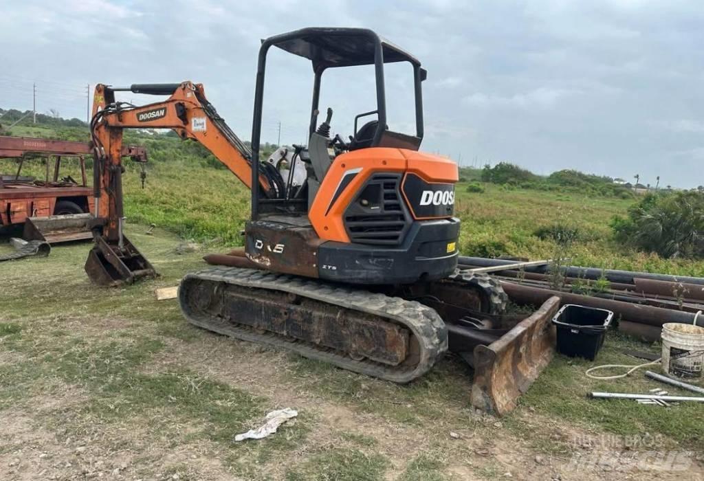 Doosan DX50 Vikšriniai ekskavatoriai