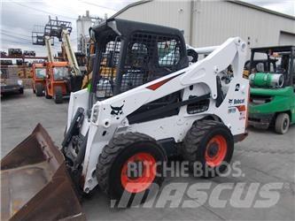 Bobcat S740 Krautuvai su šoniniu pasukimu