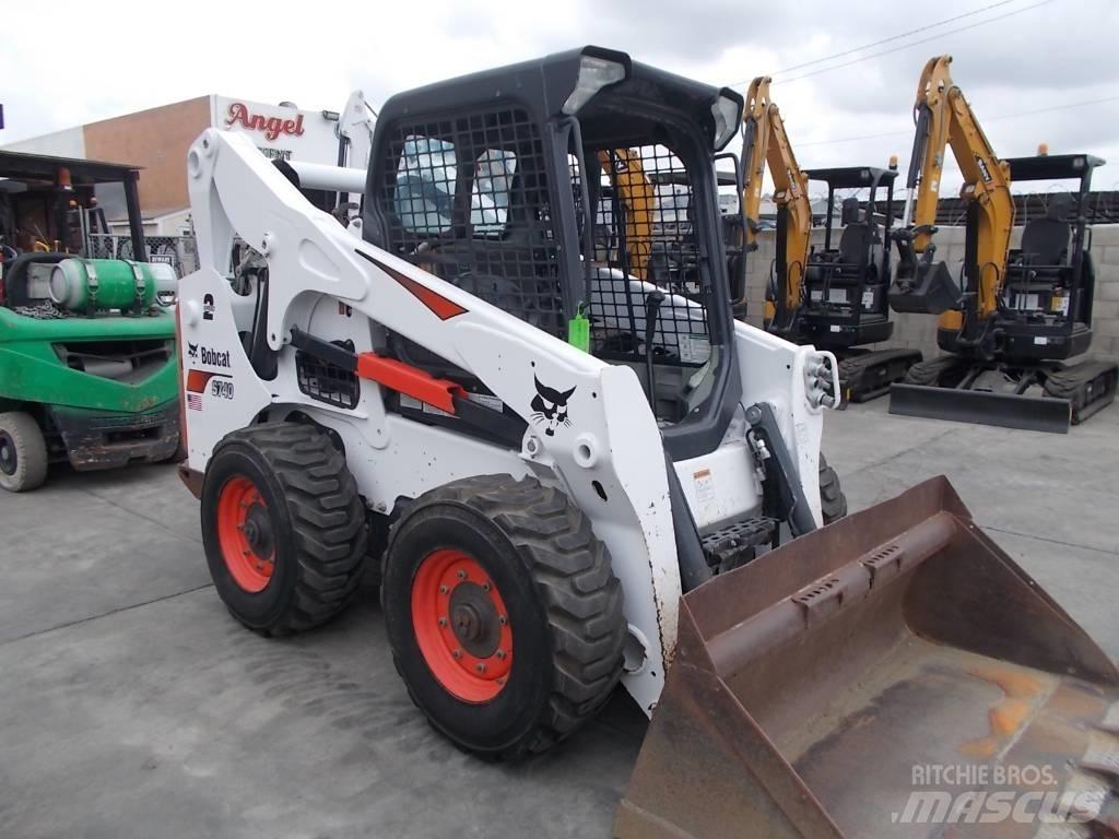 Bobcat S740 Krautuvai su šoniniu pasukimu
