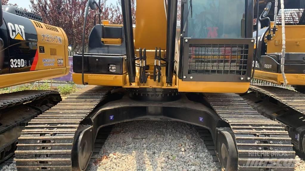 CAT 323D Vikšriniai ekskavatoriai