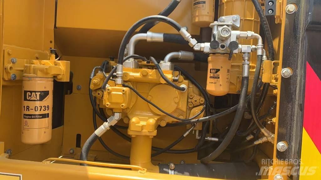 CAT 323D Vikšriniai ekskavatoriai
